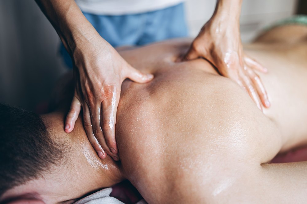 Masaje de hombros y cuello con aceite